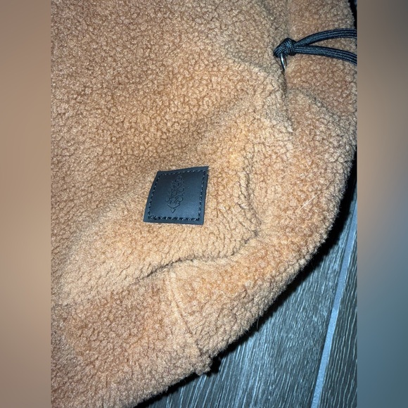 NWT new free people cozy carryall bag of oversized tan cocoa brown Sherpa fuzzy - Picture 5 of 5